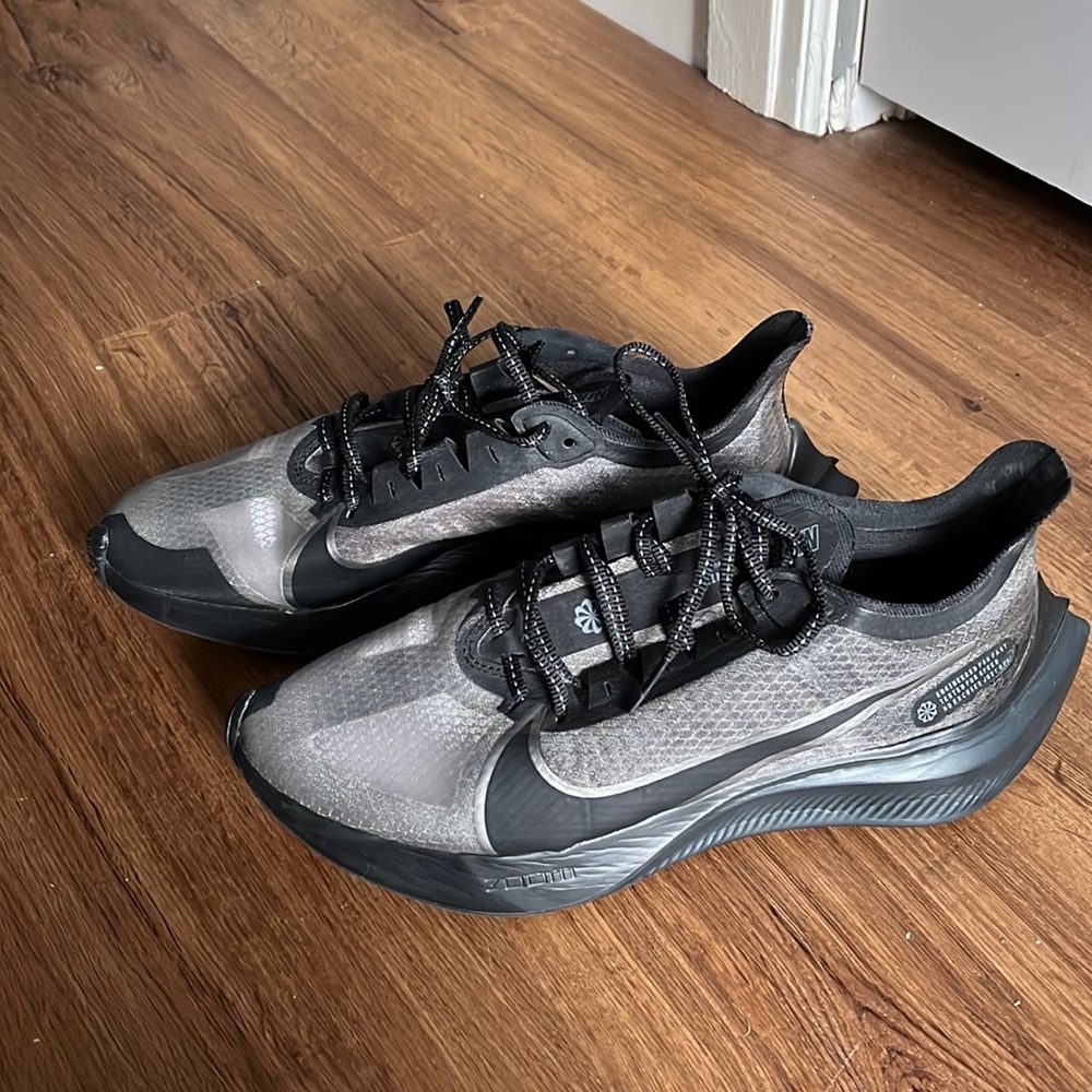 Nike boom fly running sneaker